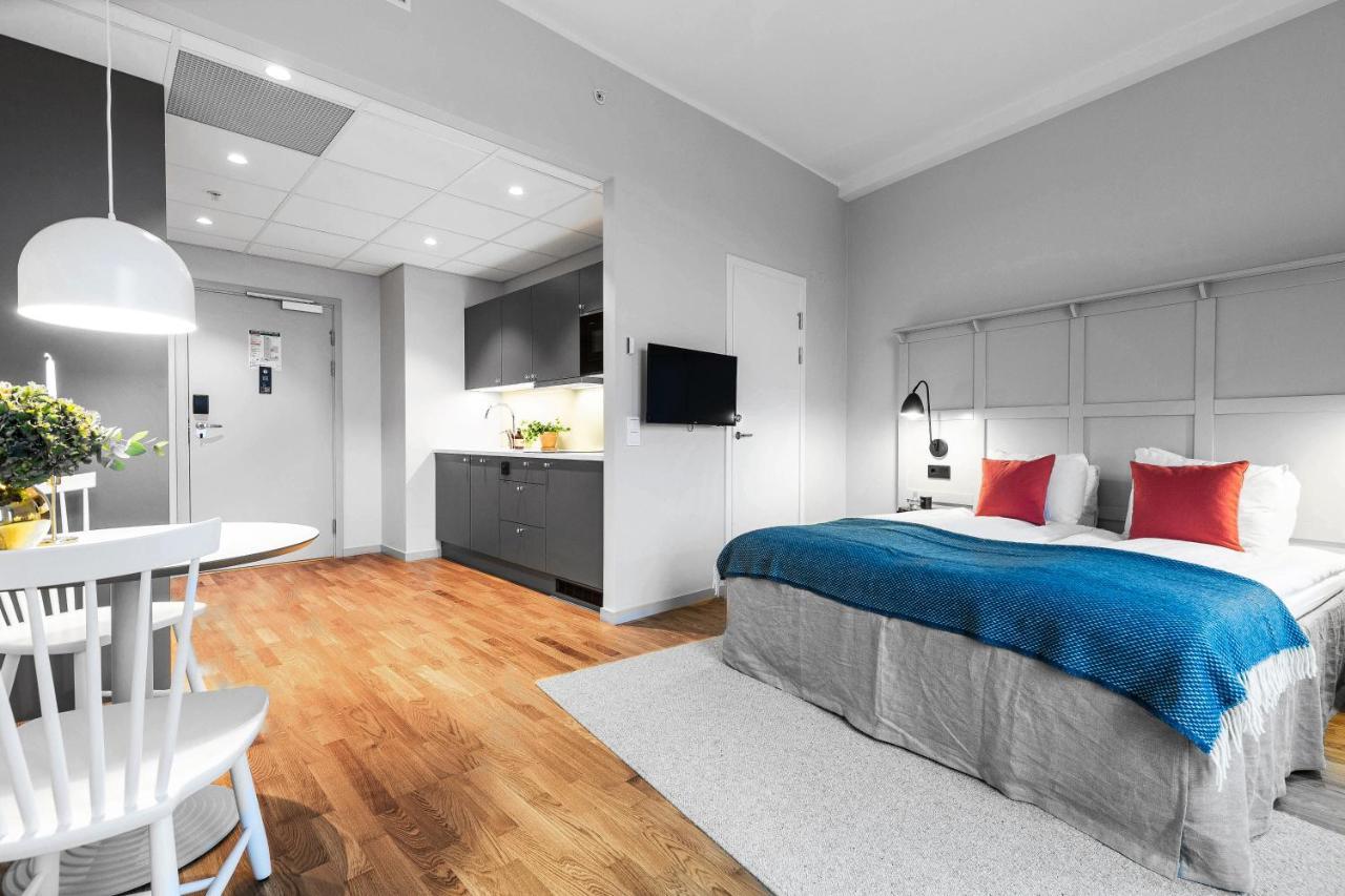 Biz Apartment Bromma Stockholm Eksteriør billede A typical studio apartment