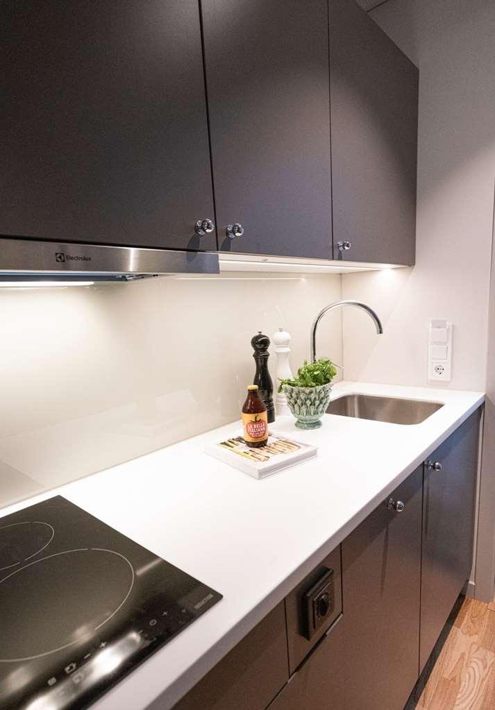 Biz Apartment Bromma Stockholm Faciliteter billede A kitchen with a single-control tap